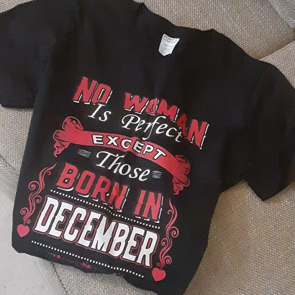 - December tee - Picture 4 of 4